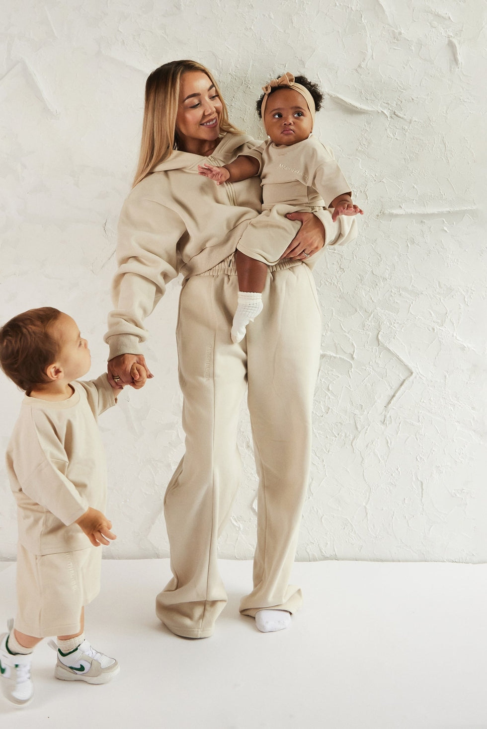 The Kids Essentials Joggers in Stone