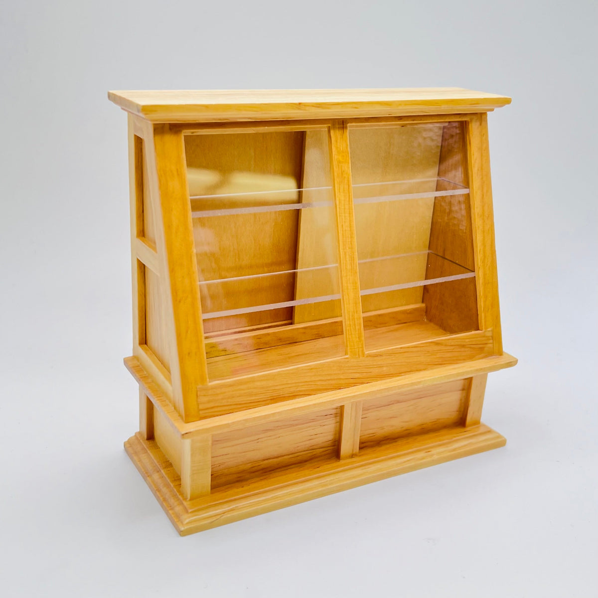 Oak Store Display Case - 1/12 Scale